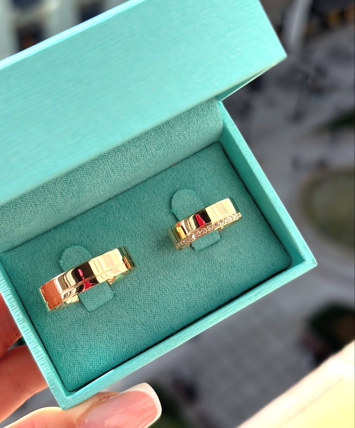 PAR DE ALIANÇAS RETAS COM MOISSANITE