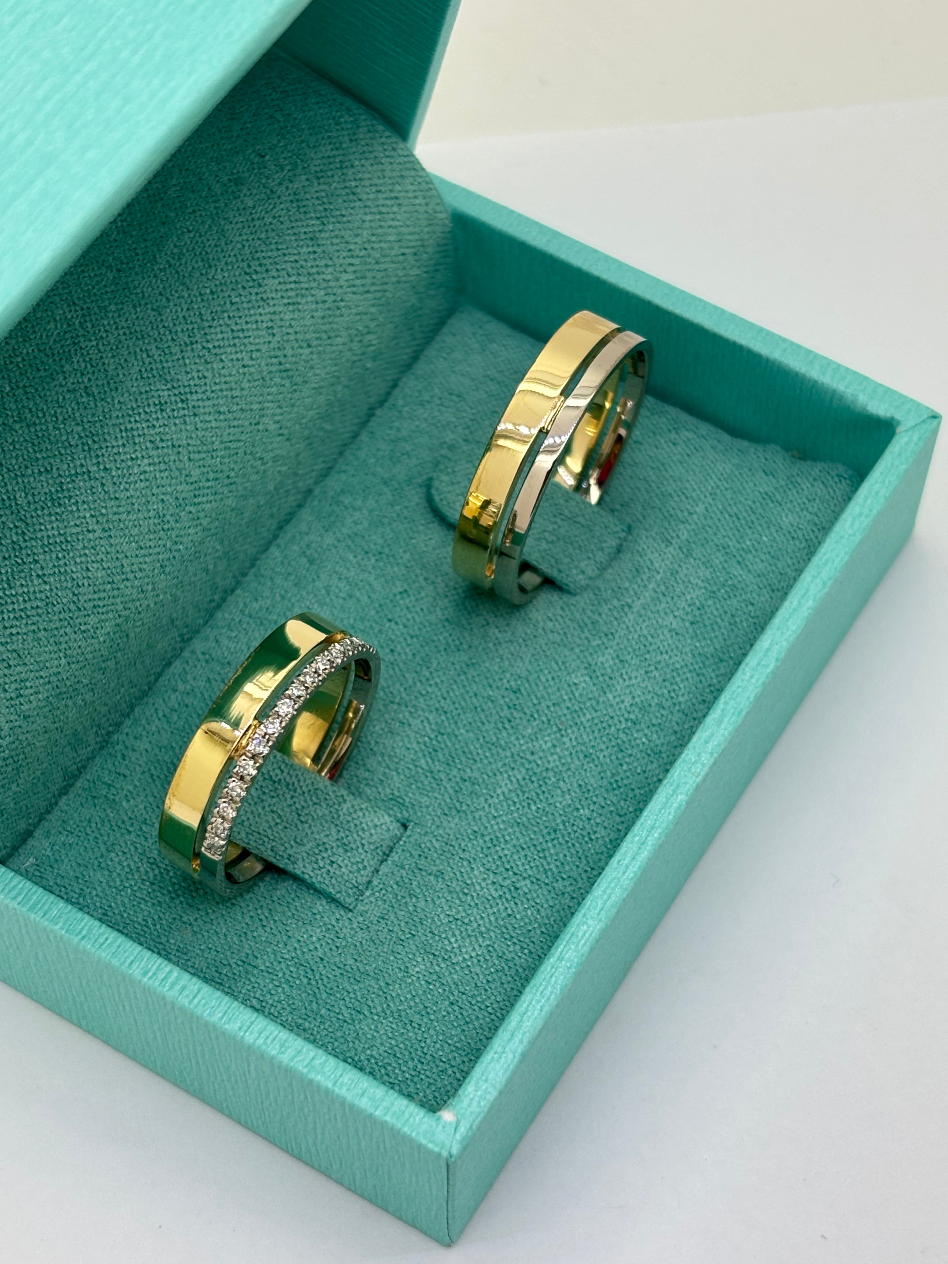 PAR ALIANÇAS OURO BRANCO E AMARELO