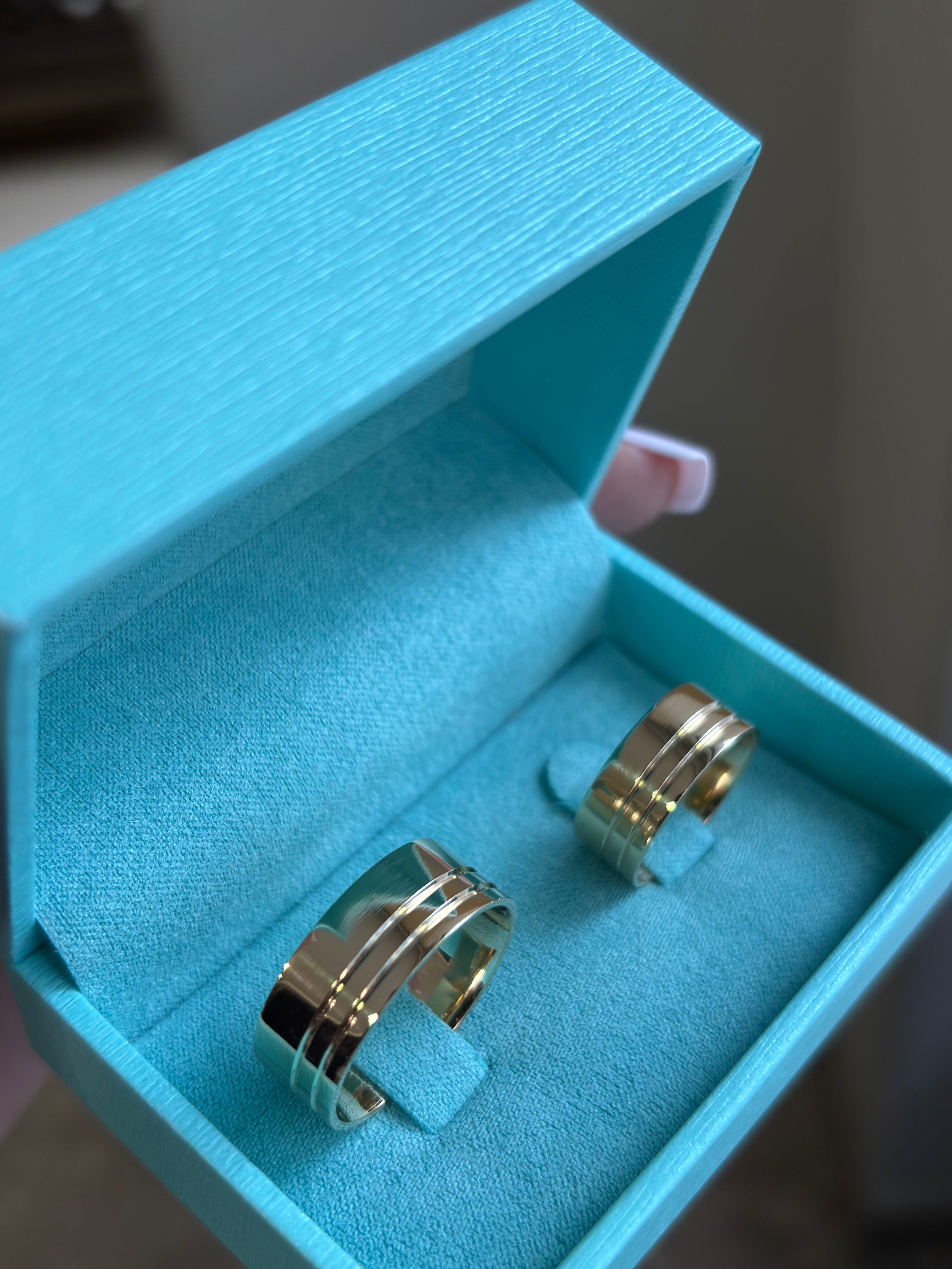 PAR ALIANÇAS RETA COM FRIZO