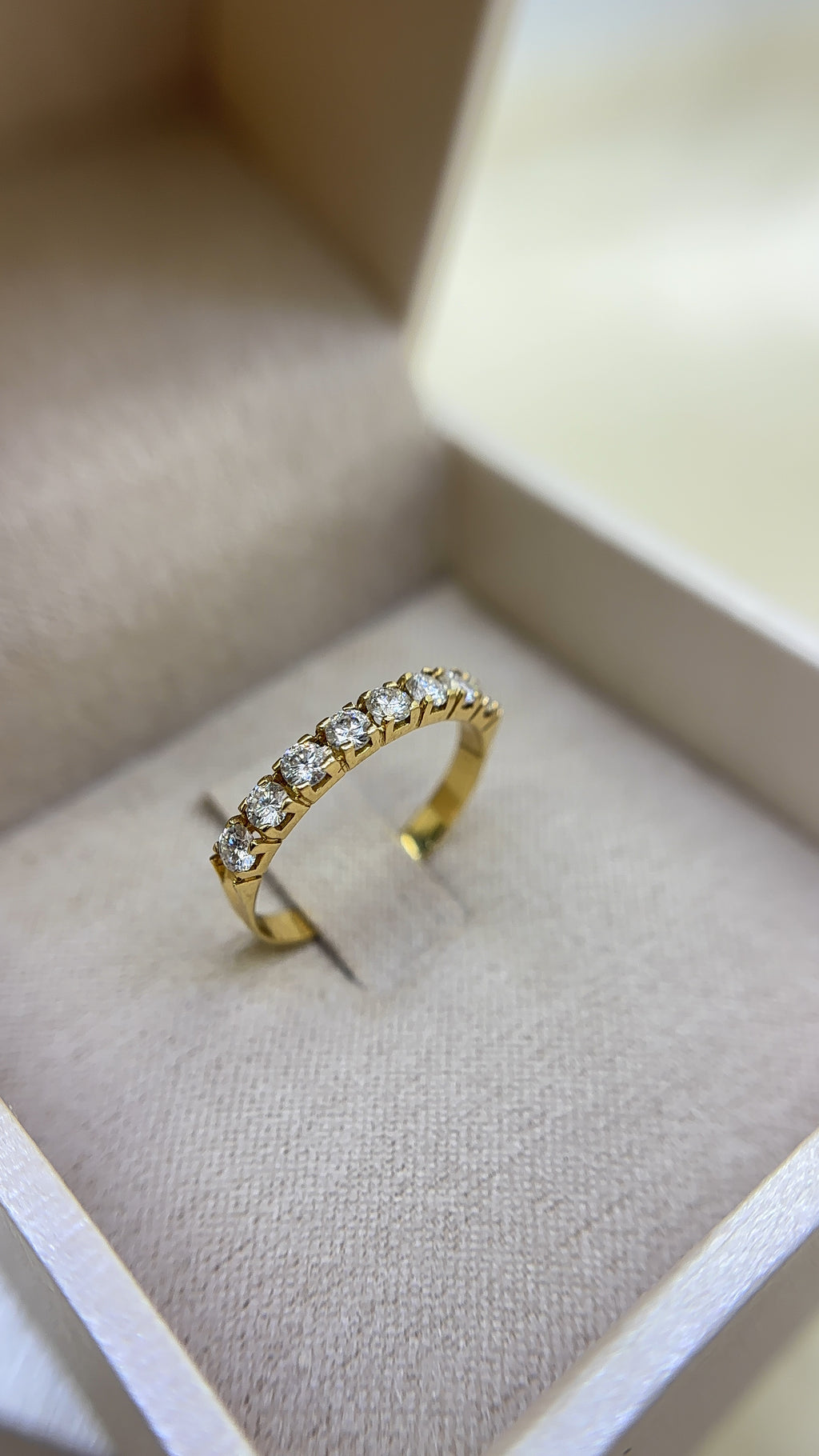 MEIA ALIANÇA COM MOISSANITE