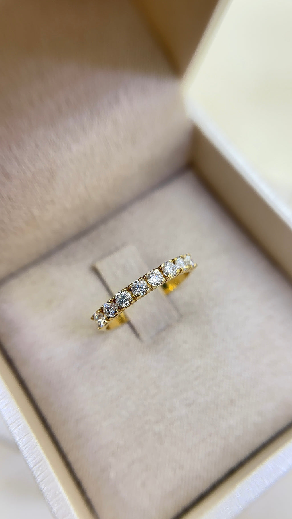 MEIA ALIANÇA COM MOISSANITE